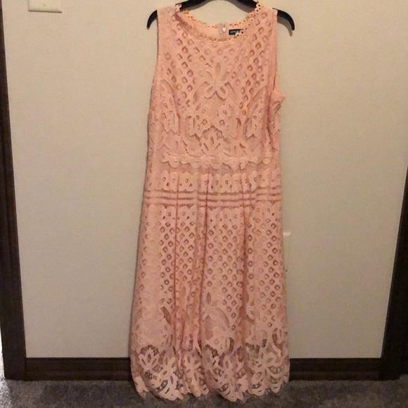 Peach dress - Picture 1 of 3